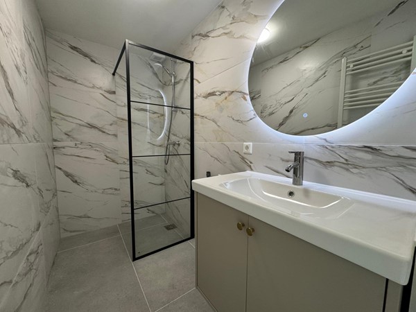 6. Gedeelde badkamer.jpg